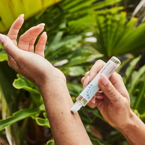 Vista 5 de Skylar - Perfume Coconut Cove, Eau de Perfume, hipoalergénico y limpio, para mujeres y hombres, vegano y seguro, frutal y fresco, con notas
