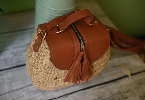 Vista 2 de TONWHAR Retro Beach Bag with Tassels Hand-woven Straw Purse