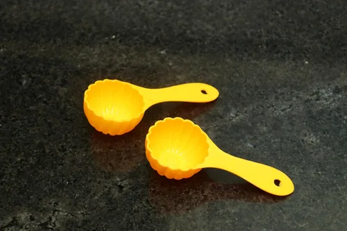 Vista 8 de Ladoo Maker Patti Molde Sancha de plástico para 3 Ladoos Together para Diwali, Ganpati y todos los festivales 5 x 1.5 pulgadas
