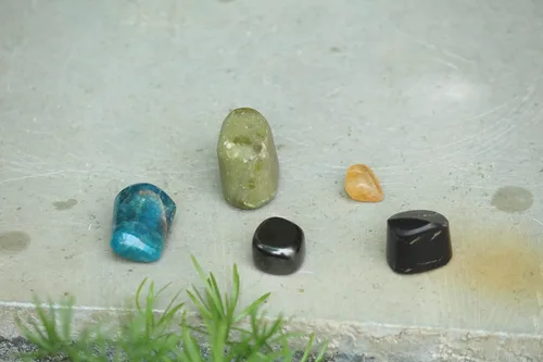 Vista 5 de Jet Authentic - Colección única de piedras pulidas de apatita + hematita + vasonita + shungita + citrino para resolver problemas de salud y Artritis