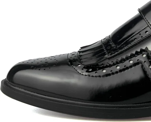 Vista 6 de PIVAPAM Zapatos Oxford negros y blancos para mujer con borla de charol y tacones bajos gruesos sin cordones en la punta de las alas de dos tonos