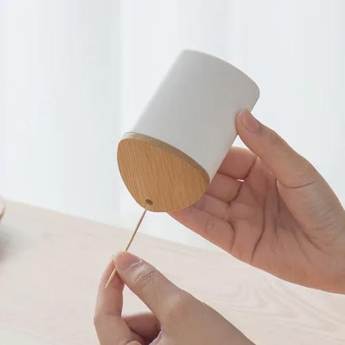 Vista 2 de Cabilock Funda portadora de palillos de dientes con tapa de bambú para hotel restaurante