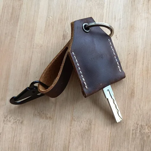Vista 6 de Funda de cuero hecha a mano para llavero con funda para llavero de estilo vintage, accesorios elegantes, funda protectora para llaves