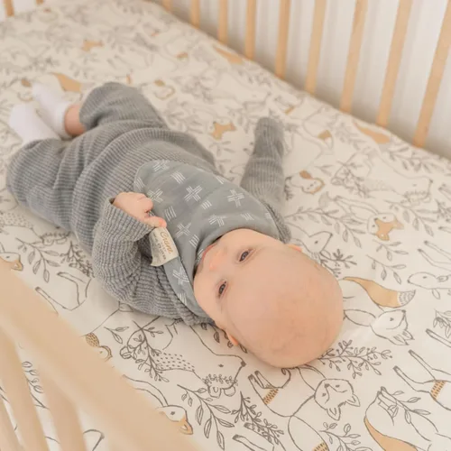 Vista 6 de Crane Baby Juego de baberos de muselina suave, ajustable y absorbente, estilo bandana para niños y niñas, animales del bosque, 3 piezas, 18.5 x 9