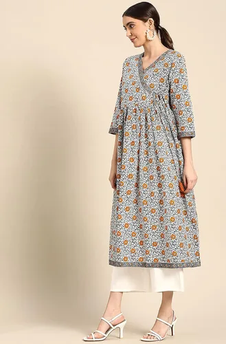 Vista 4 de Janasya Mujer Algodón Blanco Verano Casual Estampado Floral 34th Manga Cuello en V Fluido Angarakha Kurta