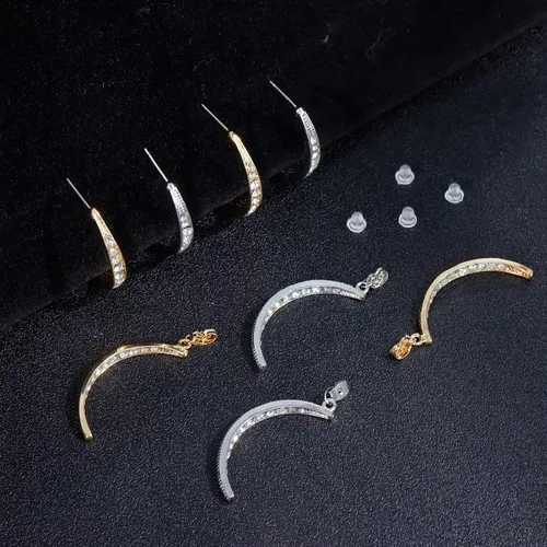 Vista 6 de 2 pares de aretes curvados de cruz para mujer, aretes curvados de circonita plateada, dorados, curvados, con forma de palo curvado, parte delantera