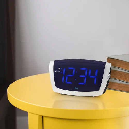 Vista 7 de Equity by La Crosse - Reloj despertador LED azul con puerto de carga USB, color plateado