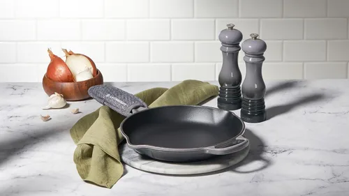 Vista 6 de Le Creuset Molino de Sal, 8" x 2 1/2", Ostra