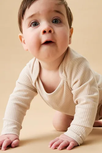 Vista 19 de MORI Body unisex de manga larga para bebé de viscosa de bambú y algodón orgánico, cómodo mameluco para niños y niñas