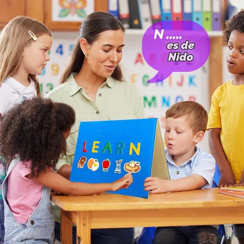 Vista 4 de Juego de tablas de franela de fieltro plegables e independientes para niños pequeños, con 75 letras de aprendizaje de fieltro, piezas de números