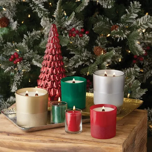 Vista 6 de Root Candles Velas perfumadas navideñas de edición limitada, vela de mecha de madera hecha a mano, 8 onzas, arándano clásico