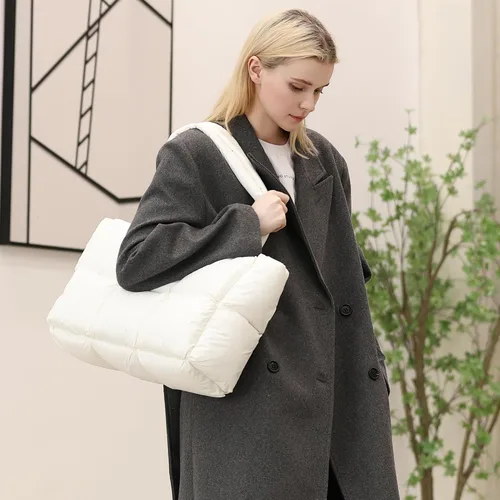 Vista 2 de Herald Bolso de mano acolchado grande para mujer, bolso de hombro acolchado de algodón ligero para el invierno