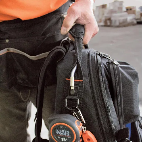 Vista 8 de Klein Tools 55485 Mochila para herramientas, 48 bolsillos, negro/naranja/gris