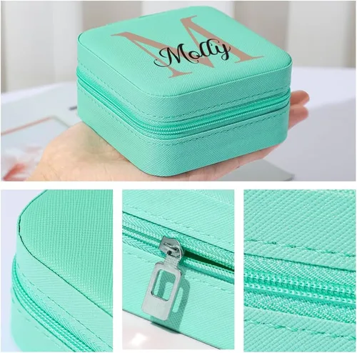 Vista 4 de Joyero personalizado con inicial y nombre, organizador de viaje para dama de honor, regalos de cumpleaños para mujeres (diseño inicial 02)