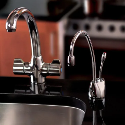 Vista 3 de Dispensador de agua caliente de diseño Insinkerator serie 1100. El depósito se vende por separado, F-GN1100BIS
