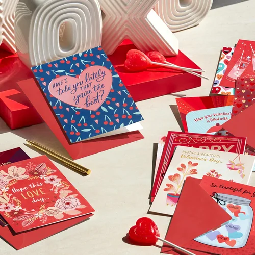 Vista 2 de Hallmark Tarjetas del día de San Valentín (12 diseños únicos con sobres) para niños, pareja romántica, amigos, familia, cuidador