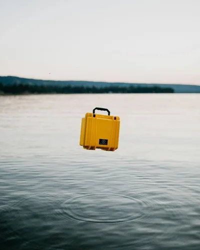 Vista 2 de Seahorse SOLAS - Funda protectora rígida de alta visibilidad IP67, resistente al agua, resistente a los impactos, para marina, fotografía SOLAS