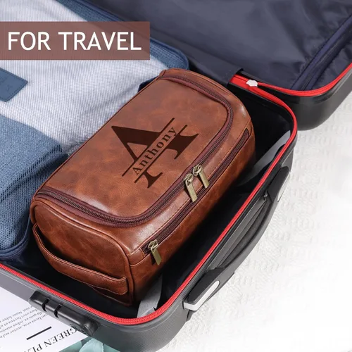 Vista 6 de Neceser de Cuero Personalizado para Hombres, Kit de Viaje Dopp Grabado Personalizado, Regalo de Iniciales de Nombre Personalizado para Padrinos