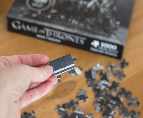 Vista 5 de Dark Horse Deluxe Juego de Tronos: Iron Throne Deluxe Puzzle (1000 piezas)