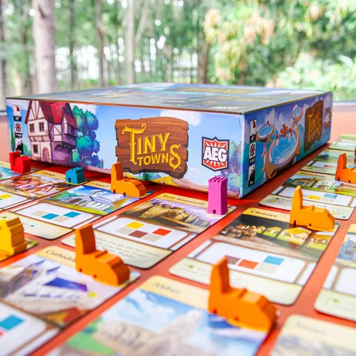Vista 5 de AEG Tiny Towns Juego de mesa de estrategia abstracta galardonado Planifica y construye una ciudad próspera Puzzly City Building 1-6