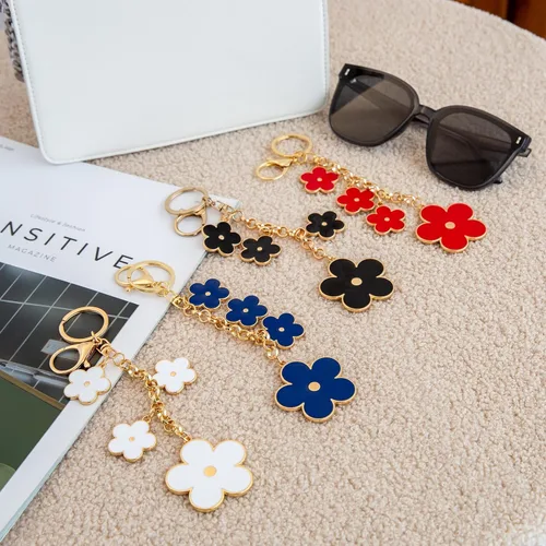 Vista 9 de Accesorios esmaltados para bolso de flores para mujer