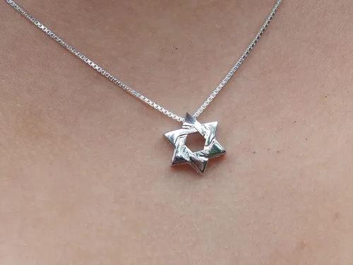 Vista 3 de Alef Bet by Paula Collar de David con estrella judía para hombre en plata de ley con cadena de caja
