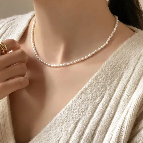 Vista 6 de VIEWLAP Collar de perlas de concha simple barroca irregular gargantilla para mujeres y niñas Perla de imitación No es una piedra preciosa
