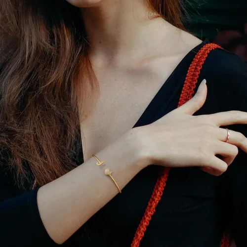 Vista 4 de Gold Initial Bracelets for Women Girls, 14K Gold Plated Gold Bangle Bracelets for Women Girls Dainty Gold Initial Bracelets Heart Bracelets for