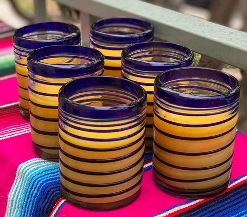 Vista 4 de Dos Sueños Vasos mexicanos soplados a mano, juego de 6 vasos con diseño de espiral azul (10 onzas cada uno)