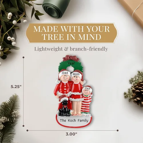 Vista 4 de Adorno Personalizado de Familia de 3 con Perro 2025 Personalización Gratuita en 24h Adornos de Navidad para el Árbol Recuerdo Negro de Mascota