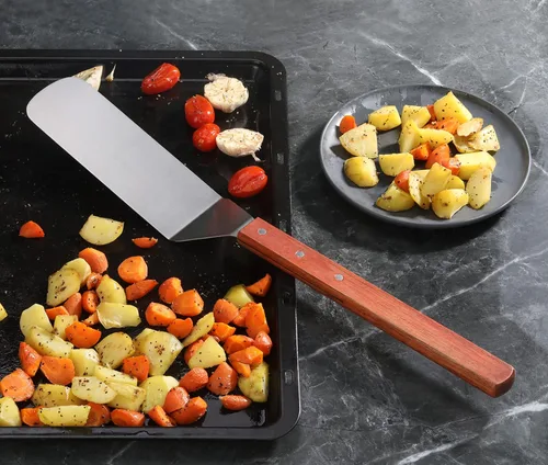 Vista 5 de New Star Foodservice 38200 Espátula/Volteador Flexible para Parrilla con Mango de Madera, 21 Pulgadas