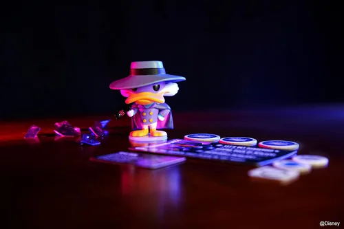 Vista 5 de Funkoverse El pato Darkwing 100 Expansion - Exclusiva de Funko Spring Convention.