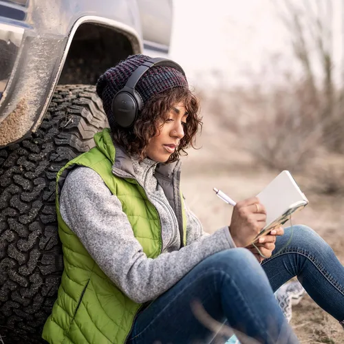 Vista 5 de Bose Auriculares inalámbricos QuietComfort 35 (Serie II), cancelación de ruido, con control de voz Alexa – Edición limitada Triple Midnight
