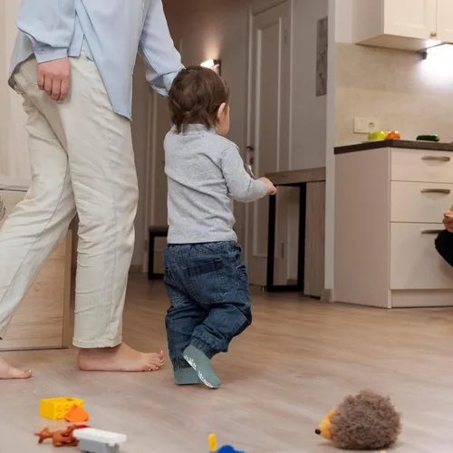 Vista 6 de RATIVE Calcetines antideslizantes con empuñaduras para bebés y niños pequeños