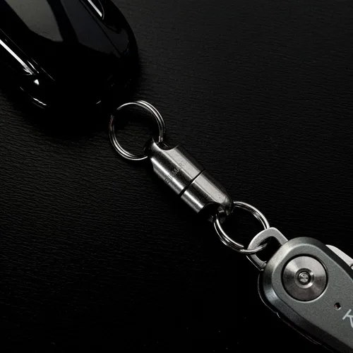 Vista 3 de KeySmart MagConnect Magnetic Quick Release Keychain, Secure Pull-Apart Key Attachment Accessory for Bags, Belt, Car Key Fob