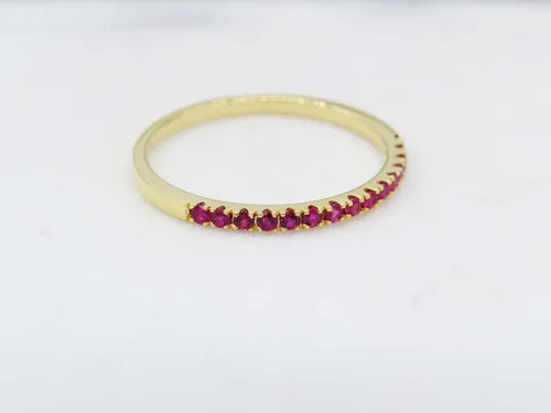 Vista 3 de Dazzlingrock Collection Anillo de boda elegante con piedras preciosas o diamantes redondos para mujer en oro macizo