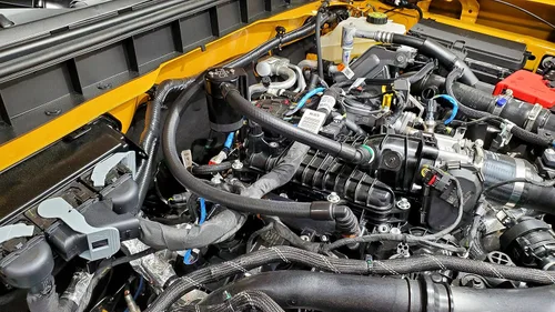 Vista 3 de J&L Separador de Aceite 3.0 3073P Compatible con Bronco 2.7L EcoBoost 2021-2025 (Negro)
