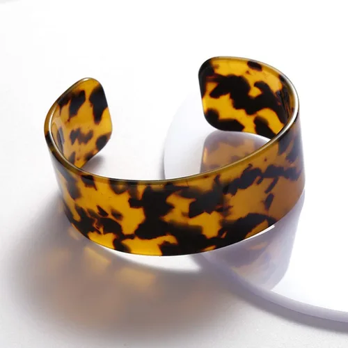 Vista 2 de Pulseras ligeras y gruesas con estampado de leopardo acrílico vintage de cara ancha esmaltadas de ácido acético de carey y carey para mujeres y niñas