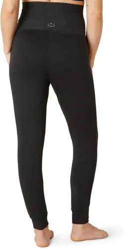 Vista 3 de Beyond Yoga Cozy Fleece Hold Me Close - Pantalones deportivos de maternidad para el fin de semana para mujer y pantalones deportivos acogedores