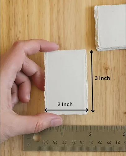 Vista 2 de Papel en blanco hecho a mano con borde irregular - 2x3 pulgadas, paquete de 50 - Papel para técnicas mixtas de hojas sueltas para tarjetas de lugar