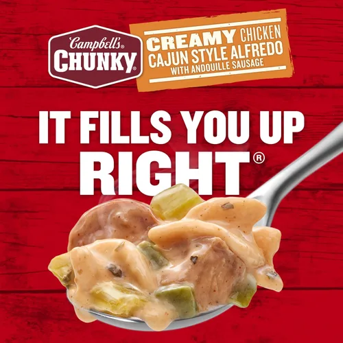 Vista 7 de Sopa de pollo Alfredo estilo cajún cremosa con salchicha andouille de Campbell’s Chunky, lata de 18.8 oz