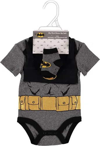 Vista 2 de DC Comics Juego de regalo de 3 piezas para bebés y niños, conjunto de regalo de Batman Body Bootie Socks and Hat