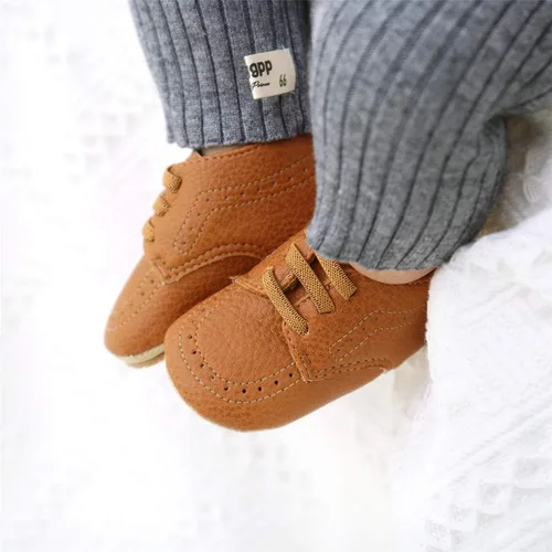 Vista 2 de HULYKA Zapatos de lona antideslizantes para bebés y niñas con suela de goma antideslizante zapatos para cuna para recién nacidos y recién nacidos