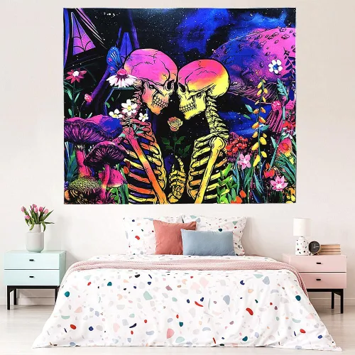 Vista 6 de SIGISY Tapiz para amantes del cráneo de luz negra, tapiz romántico para amantes del cráneo, tapiz floral de hongos reactivos a los rayos UV, tapiz