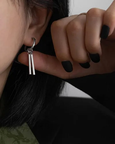 Vista 4 de Aretes colgantes minimalistas de doble barra pequeña de aro pequeño para hombres, mujeres, niños y niñas, dijes de acero inoxidable 316L, aros