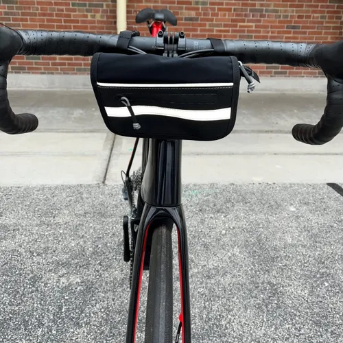 Vista 3 de BiKase Clutch - Eleganta bolsa de bicicleta que se monta en tu bicicleta o la puedes llevar. Bolso cruzado que se convierte en bolsa de bicicleta