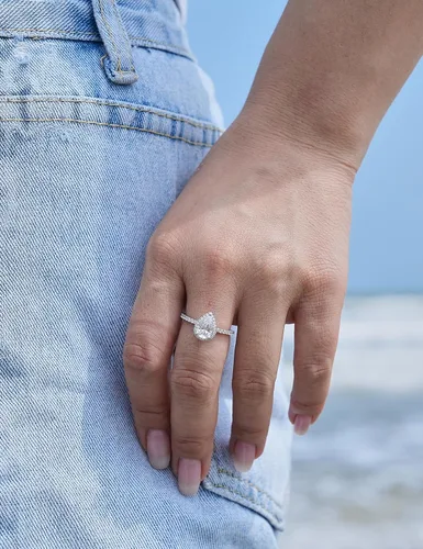 Vista 6 de Anillos de Compromiso en Forma de Pera de 2CT para Mujeres Anillos de Plata Esterlina en Forma de Lágrima con Circonia Cúbica Chapada en Oro Blanco
