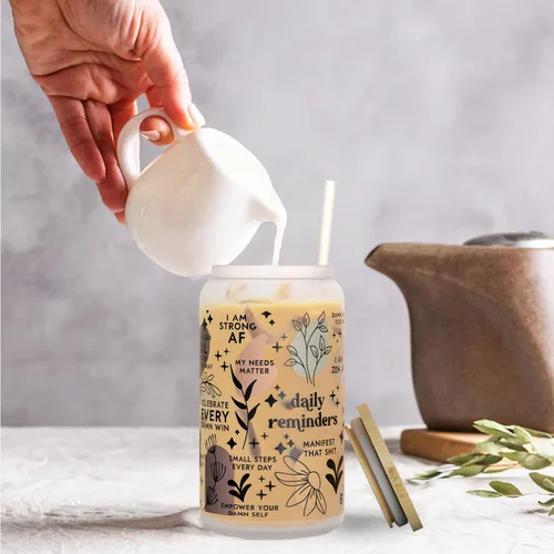 Vista 6 de Taza de Café Helado de Afirmación Diaria [Esmerilada], Tazas de Vidrio con Tapas y Popotes de Bambú Tarro Mason de 16 oz de Vasos para Beber