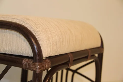 Vista 6 de Lounge Set de 2: mecedora giratoria Java silla de mimbre natural de ratán hecho a mano y krit otomano con cojín crema, marrón oscuro