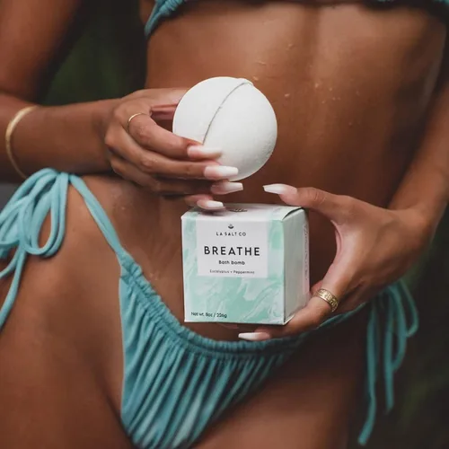 Vista 7 de LA SALT CO Breathe - Bomba de baño, 8 onzas, grande, hecha a mano con ingredientes naturales, sal del Himalaya rica en minerales, libre de crueldad